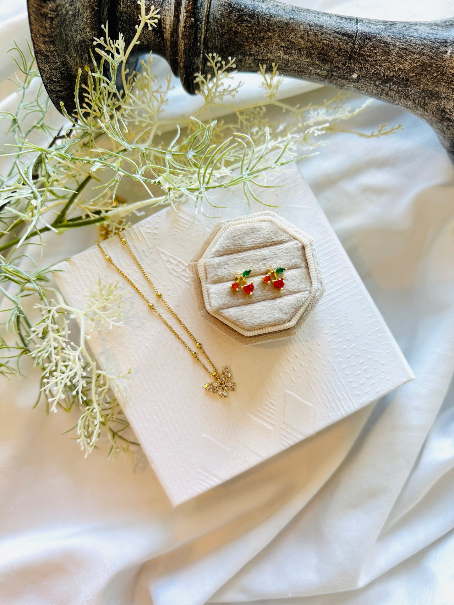 Mon Chéri Chéri Studs