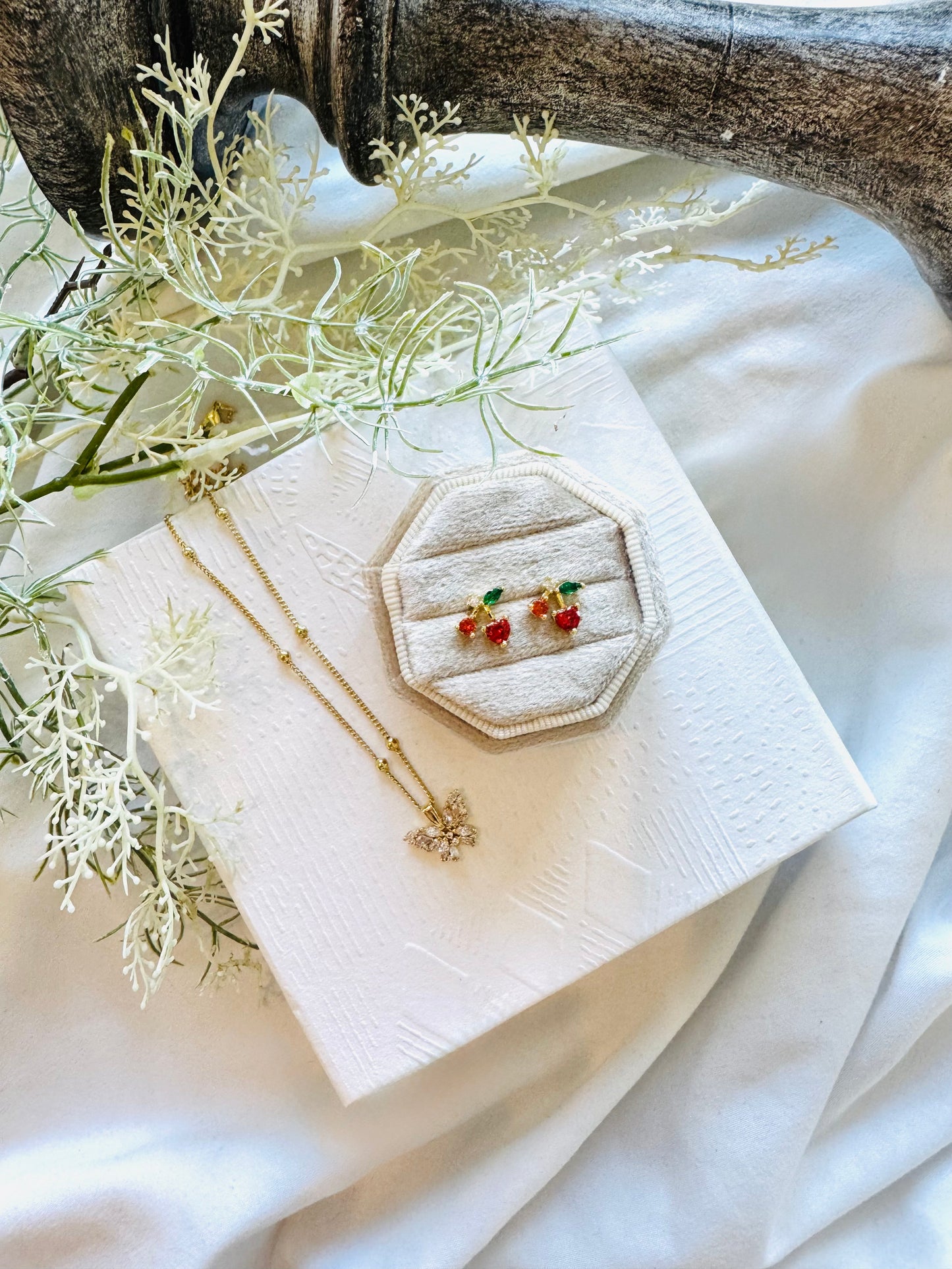Mon Chéri Chéri Studs